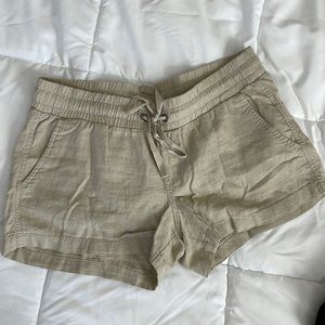 Old Navy Linen khaki shorts 3in’